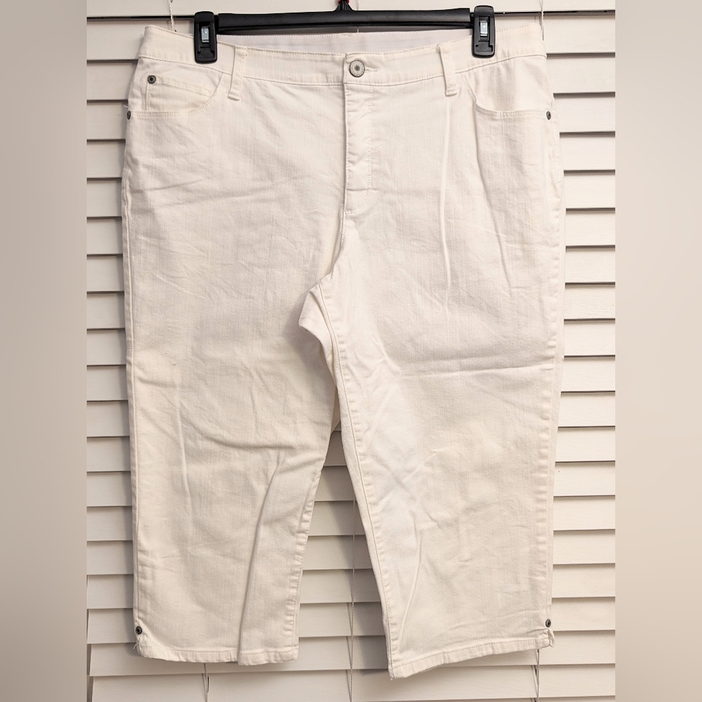 CJ Banks White Capri's